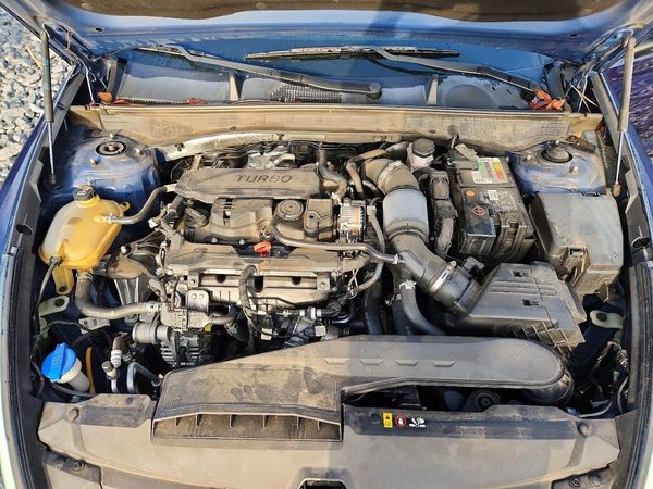 2022 HYUNDAI SONATA Limited — Engine bay