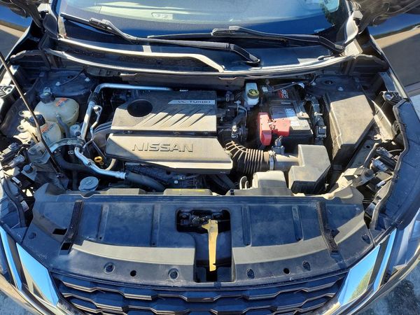2023 NISSAN ROGUE SV — Engine bay