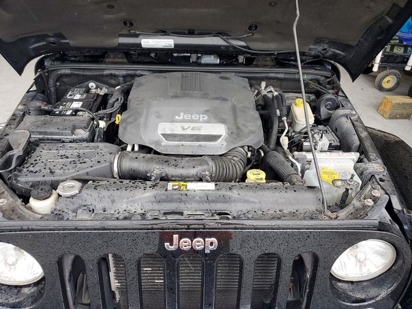 2015 JEEP WRANGLER Sahara — Engine bay