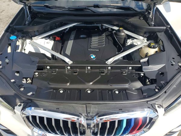 2019 BMW X5 xDrive40i — Engine bay
