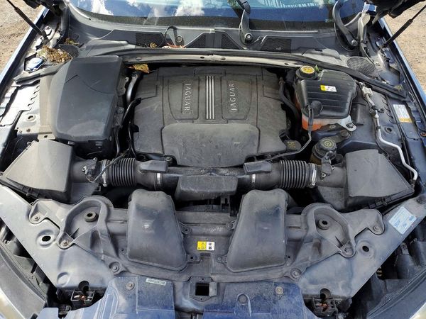 2012 JAGUAR XF — Engine bay