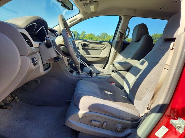 2014 CHEVROLET TRAVERSE 2LT — DENT