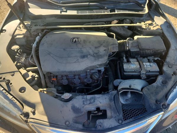 2015 ACURA TLX SH-AWD TECH V6 — Engine bay