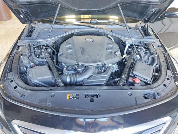 2018 CADILLAC CT6 Luxury — Engine bay