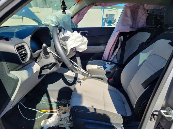 2023 HYUNDAI VENUE SEL, Limited — DENT
