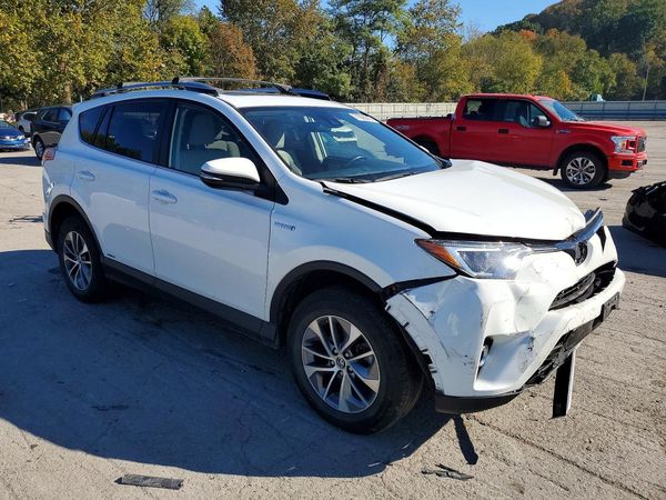2018 TOYOTA RAV4 LE Plus/XLE — Passenger 3/4