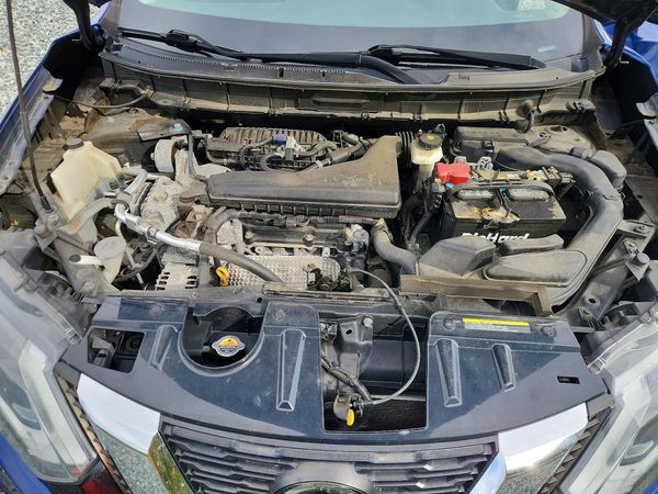 2018 NISSAN ROGUE — Engine bay
