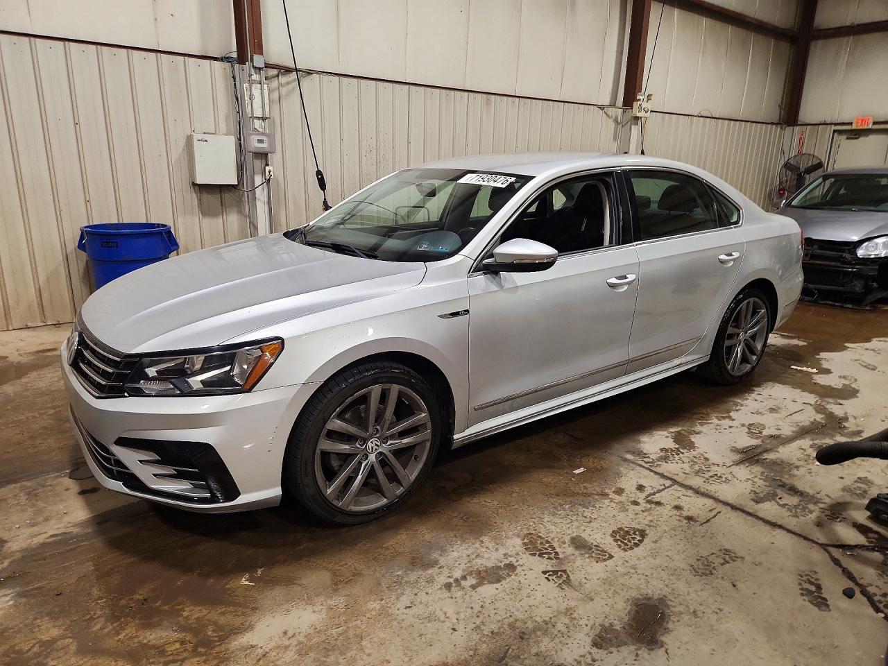 2017 VOLKSWAGEN PASSAT R-Line — Front 3/4