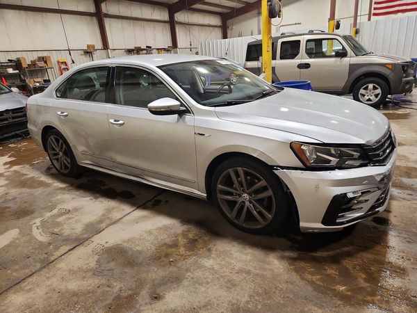 2017 VOLKSWAGEN PASSAT R-Line — Passenger 3/4