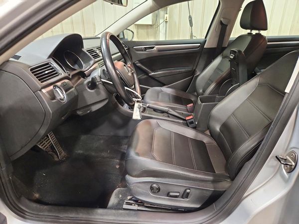 2017 VOLKSWAGEN PASSAT R-Line — DENT