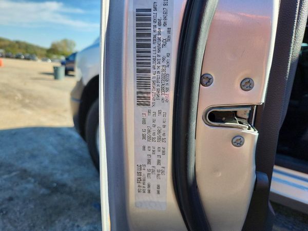 2016 RAM 1500 ST — VINS
