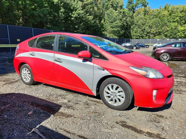 2013 TOYOTA PRIUS — Passenger 3/4