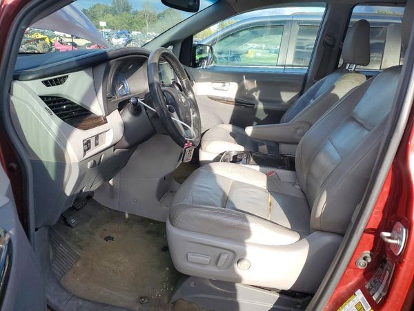 2015 TOYOTA SIENNA — DENT