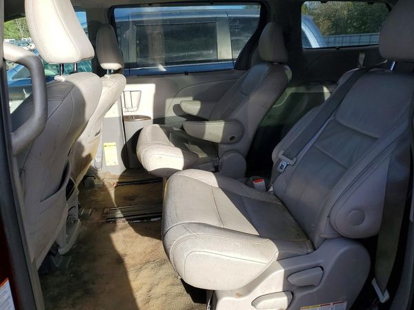 2015 TOYOTA SIENNA — PSRS