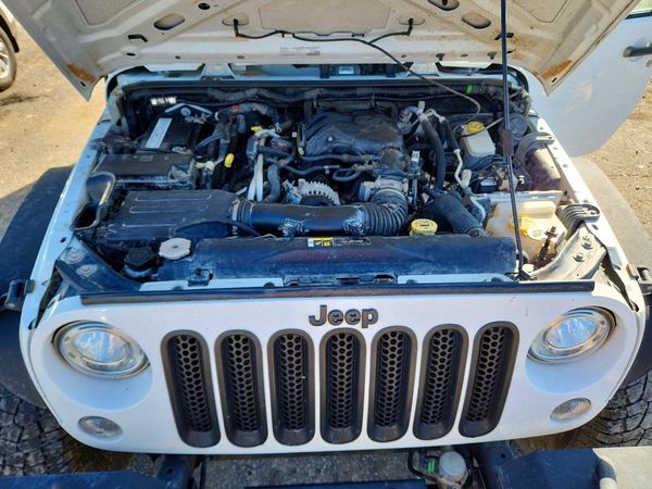 2017 JEEP WRANGLER Unlimited Sport — Engine bay