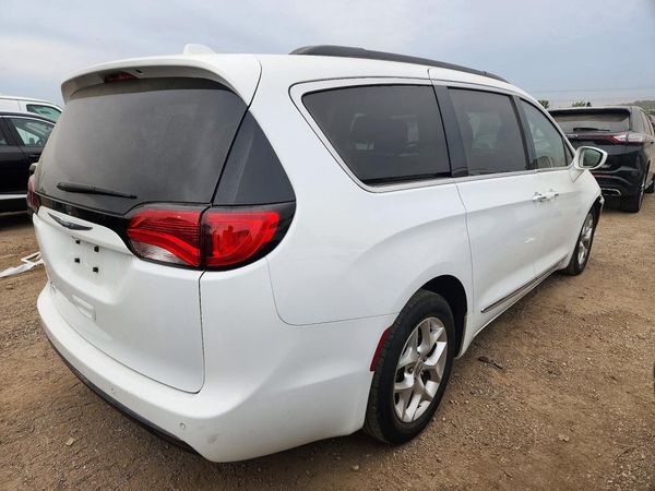 2017 CHRYSLER PACIFICA Touring L — PSRA