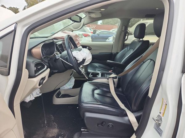 2017 CHRYSLER PACIFICA Touring L — DENT