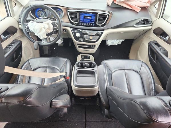 2017 CHRYSLER PACIFICA Touring L — CKPT