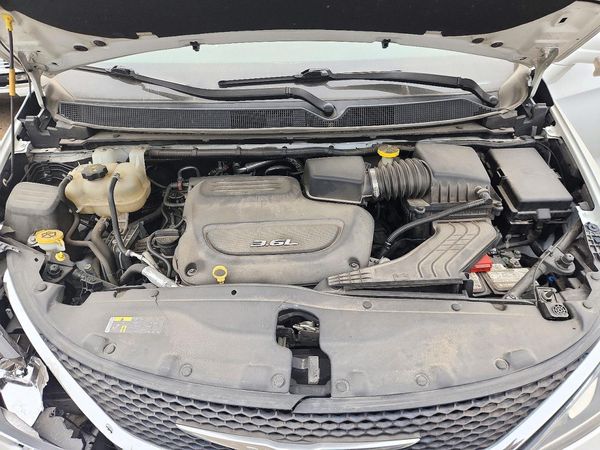 2017 CHRYSLER PACIFICA Touring L — Engine bay