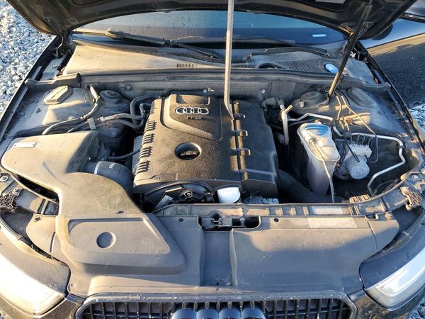 2014 AUDI A4 Premium Plus quattro — Engine bay