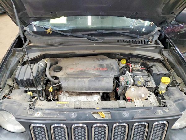 2017 JEEP RENEGADE Sport — Engine bay