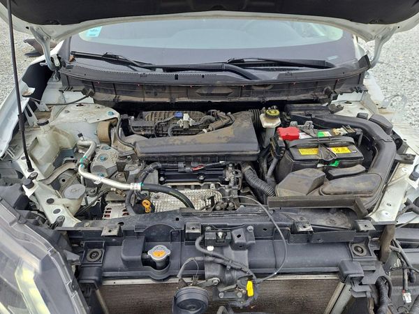 2019 NISSAN ROGUE — Engine bay