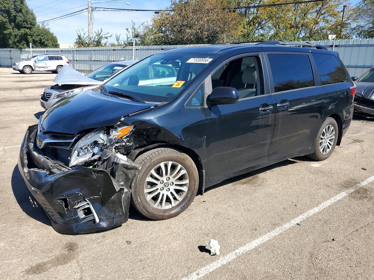 2020 TOYOTA SIENNA Q grade — Front 3/4