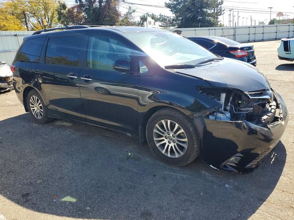 2020 TOYOTA SIENNA Q grade — Passenger 3/4