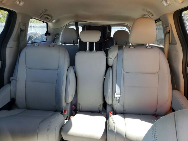 2020 TOYOTA SIENNA Q grade — SUVN
