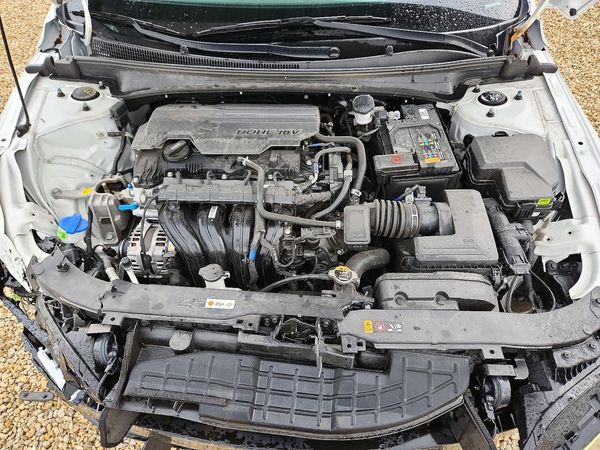 2025 HYUNDAI ELANTRA Limited — Engine bay