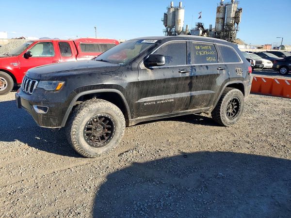 2018 JEEP CHEROKEE Limited — Front 3/4