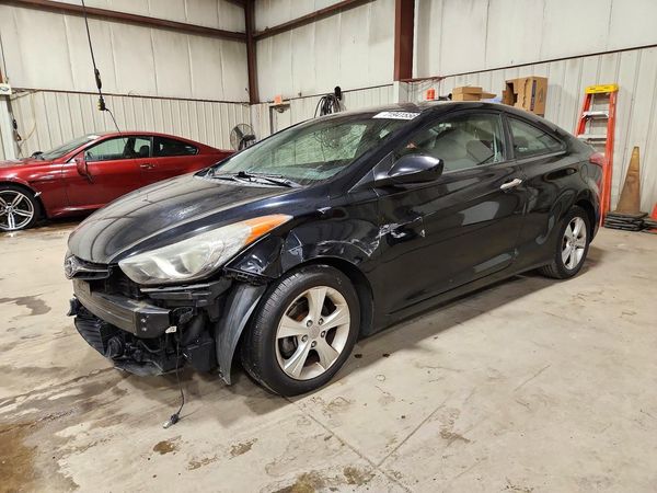 2013 HYUNDAI ELANTRA — Front 3/4