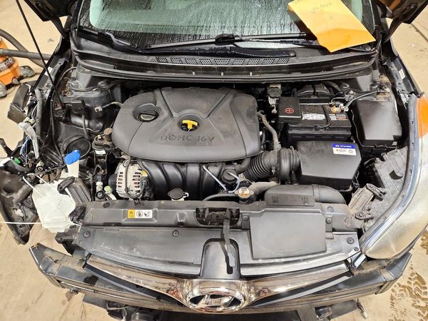 2013 HYUNDAI ELANTRA — Engine bay