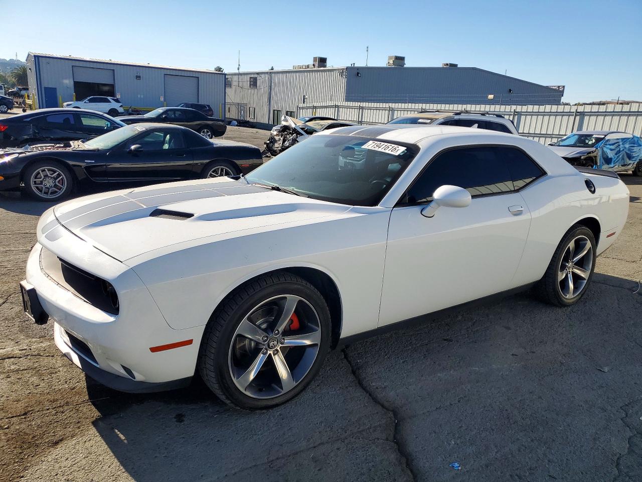 2016 DODGE CHALLENGER SXT — Front 3/4