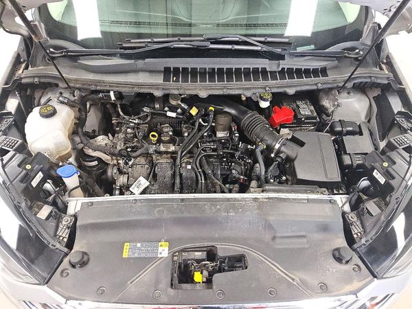 2022 FORD EDGE SEL — Engine bay