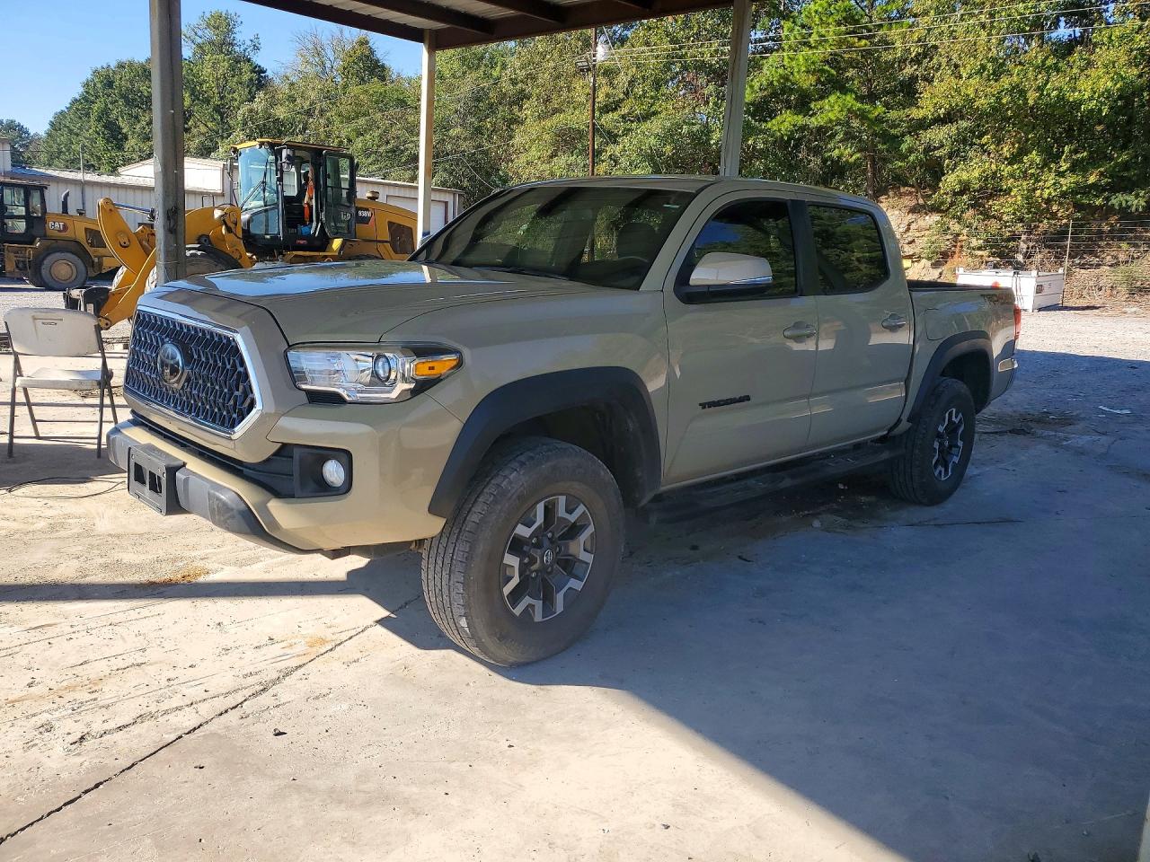 2019 TOYOTA TACOMA SR5 — Front 3/4