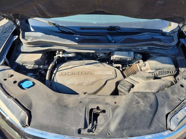 2017 HONDA PILOT EXL-N — Engine bay