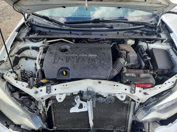 2015 TOYOTA COROLLA L/LE — Engine bay