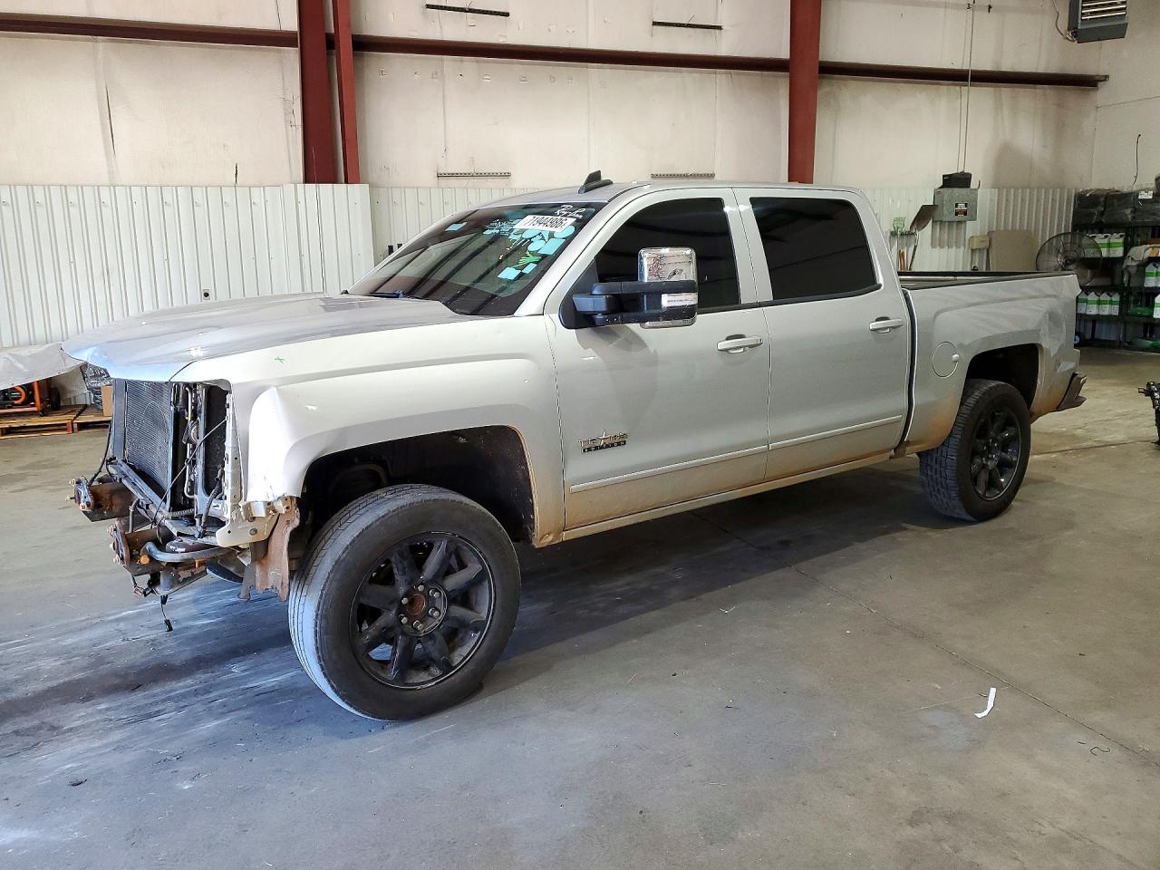 2018 CHEVROLET SILVERADO LT — Front 3/4