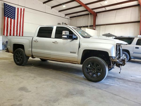 2018 CHEVROLET SILVERADO LT — Passenger 3/4