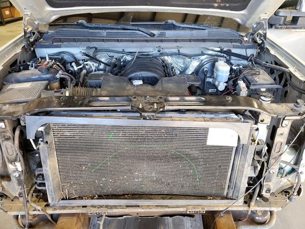 2018 CHEVROLET SILVERADO LT — Engine bay
