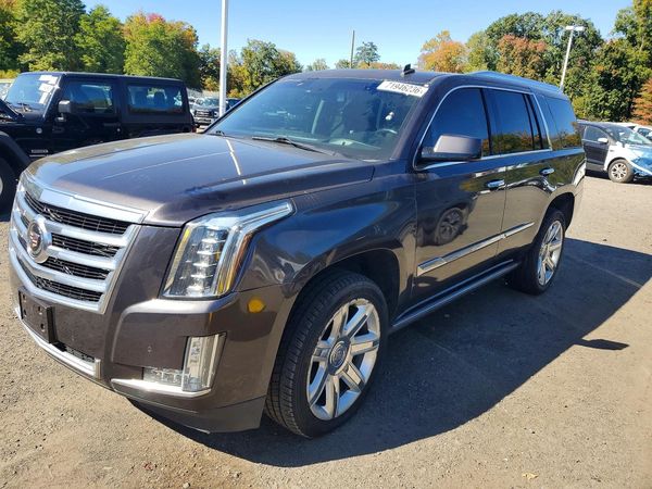 2015 CADILLAC ESCALADE Premium — Front 3/4