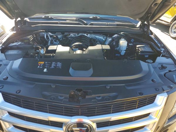 2015 CADILLAC ESCALADE Premium — Engine bay