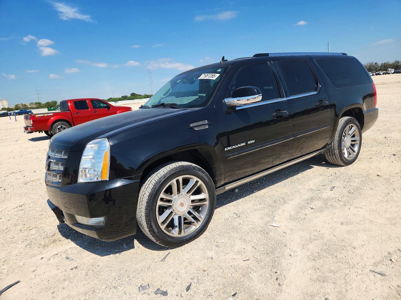 2014 CADILLAC ESCALADE ESV Premium — Front 3/4
