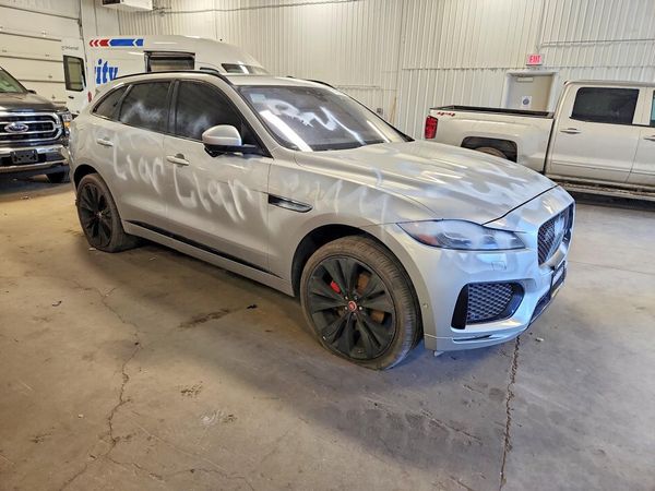 2017 JAGUAR F-PACE — Passenger 3/4