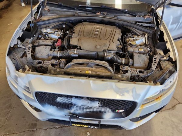 2017 JAGUAR F-PACE — Engine bay