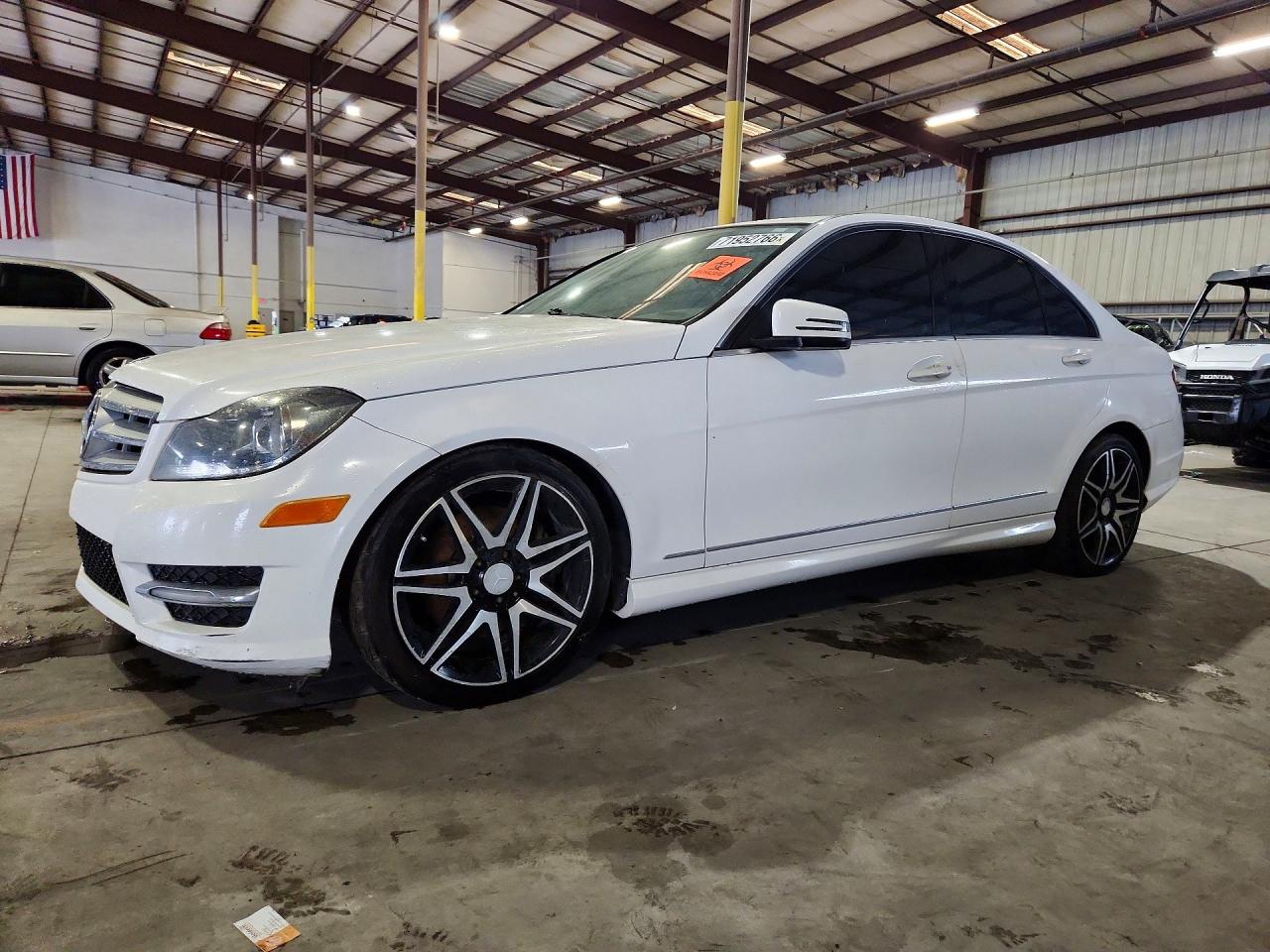 2013 MERCEDES-BENZ C-CLASS C300 — Front 3/4