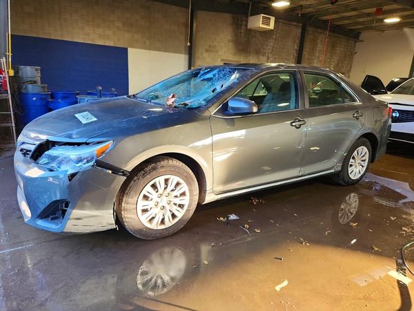 2014 TOYOTA CAMRY — DSFA — Front 3/4