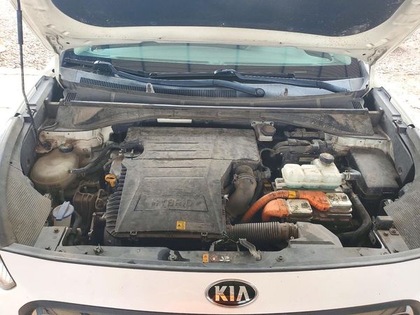 2019 KIA NIRO — Engine bay