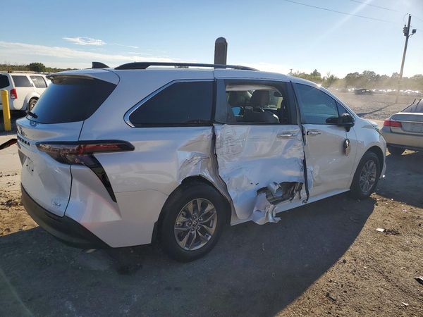 2025 TOYOTA SIENNA XLE — PSRA